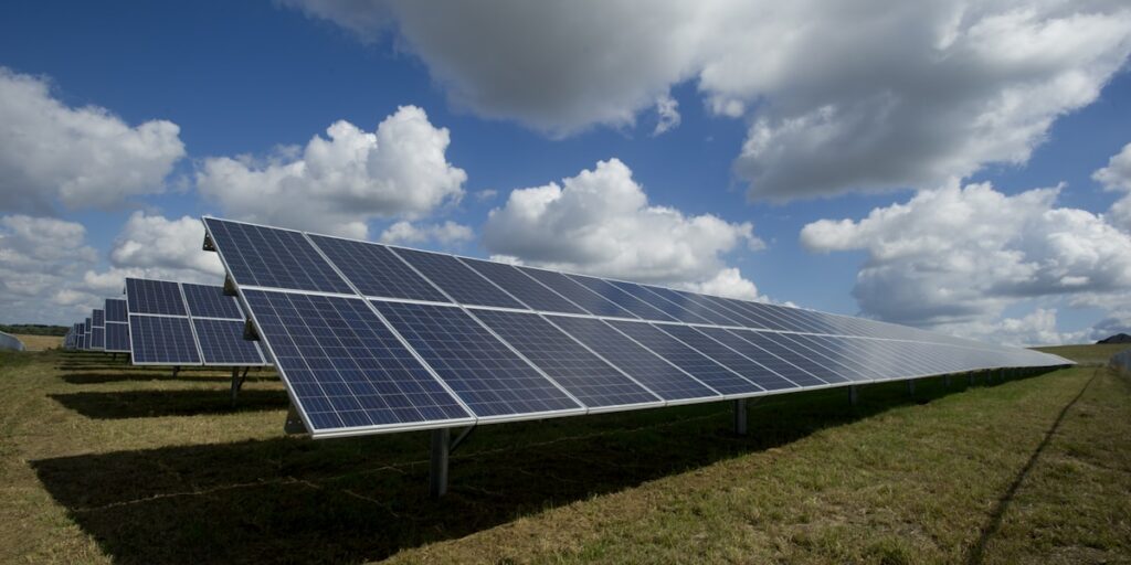Energia solar bate recorde global e se torna a fonte mais barata do planeta