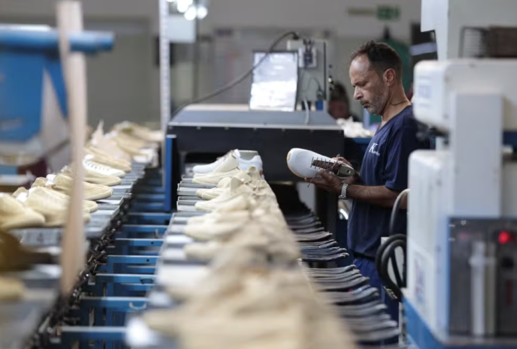 Produção industrial tem pior resultado para agosto em 11 anos; intenção de investir é a menor em 6 anos